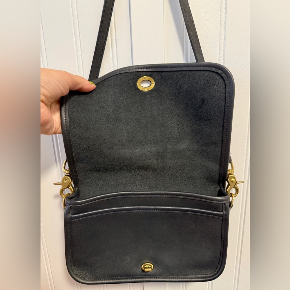 **MINT** vintage coach crossbody in dark navy - Picture 3 of 5